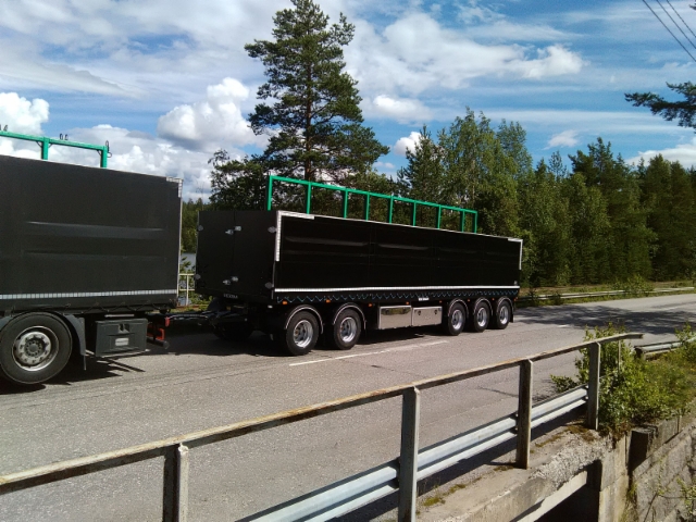 Lavaperävaunu tiellä